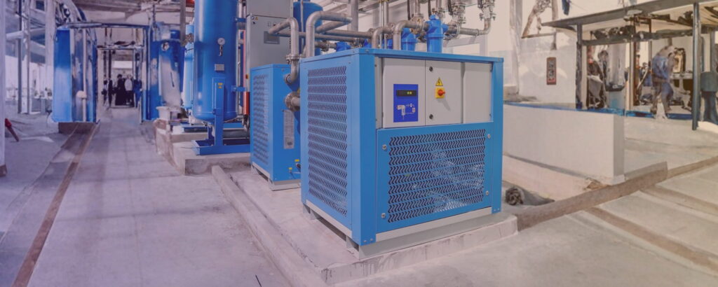 Hala przemysłowa podczas wykonywania audytu systemów sprężonego powietrza.